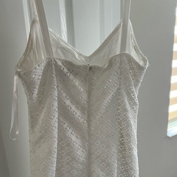 White dress - Picture 3 of 3